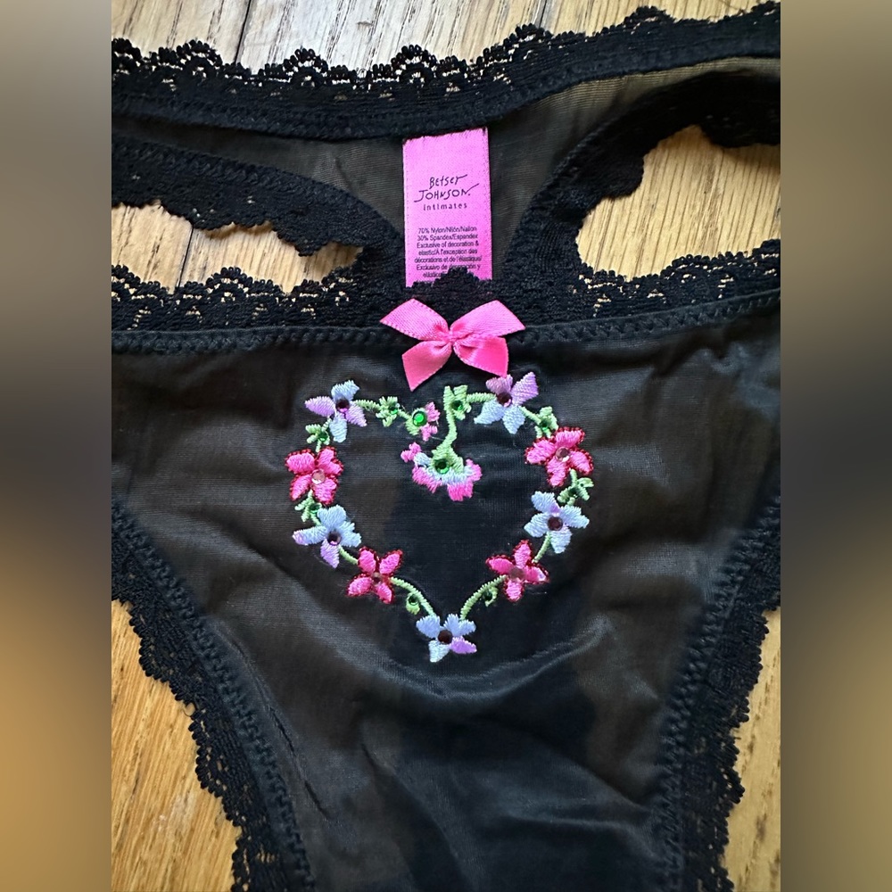 NWT INTIMATES